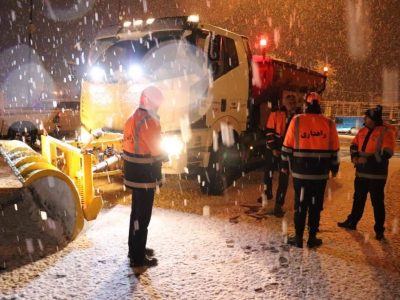 بارش شدید برف در همدان/راه‌ها باز است