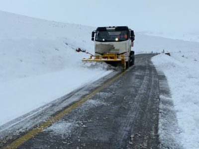 بازگشایی راه ارتباطی ۶۰۰ روستای همدان پس از بارش برف