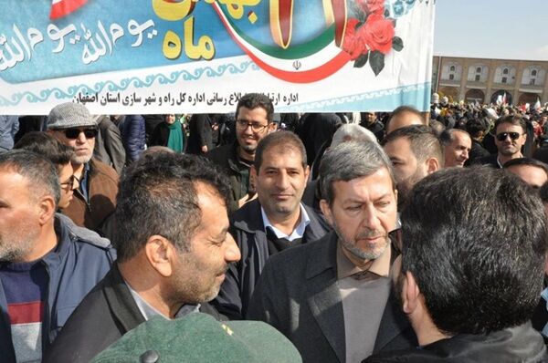 ببینید|حضور پرشور کارکنان اداره‌کل راه و شهرسازی استان
اصفهان در راهپیمایی ۲۲ بهمن