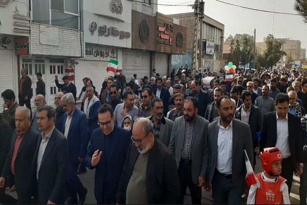 حضور پرشور مدیر کل و کارکنان اداره کل راه و شهرسازی سیستان و
بلوچستان در راهپیمایی ۲۲ بهمن