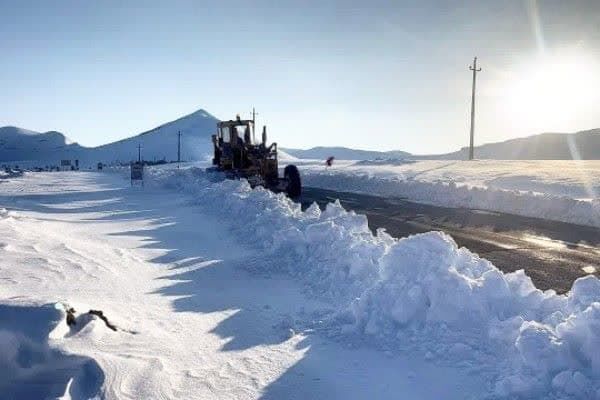 ویدئو| برف‌روبی و نمکپاشی محور خنداب – پل دوآب استان مرکزی
در شبهای برفی