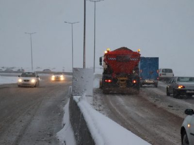 ویدئو| عملیات برفروبی و نمکپاشی در محورهای شهرستان رزن توسط
راهداری شهرستان