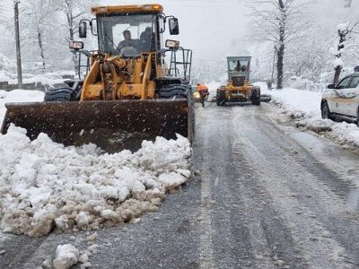 ویدئو| عملیات راهداری زمستانی در سطح محور راه روستایی یخکش
توسط راهداران شهرستان بهشهر استان مازندران