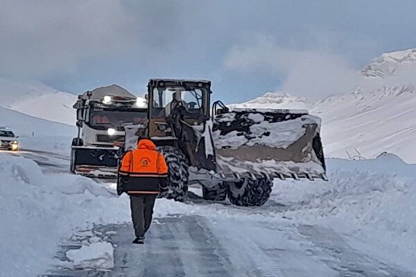 ویدئو|عملیات راهداری زمستانی در سطح محور ارتباطی گلوگاه _
دامغان توسط راهداران شهرستان گلوگاه استان مازندران