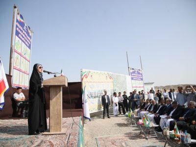 کلنگ آماده سازی ۱۷۰۰ هکتار زمین برای احداث ۹۰۵۰ واحد مسکونی
به زمین زده شد / صادق: این کلنگ زنی در ادامه دو امدادی دولت های
گذشته در ساخت مسکن است