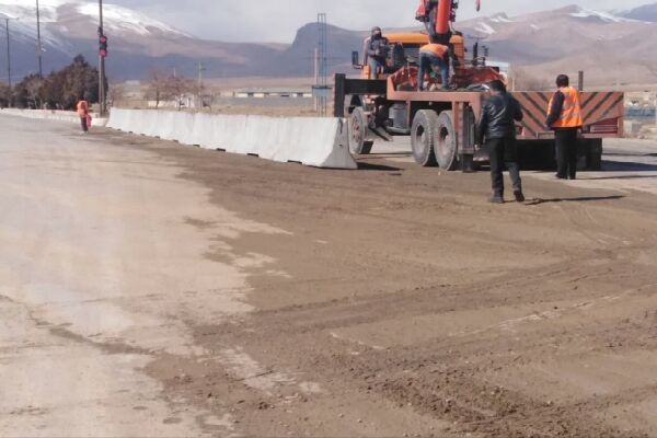 نصب بیش از ۱۰۰ عدد انواع تابلوهای ایمنی و هشداردهنده در
محورهای شهرستان بروجن چهارمحال‌وبختیاری