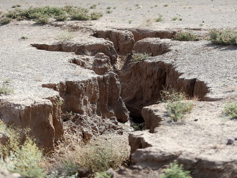 یک‌میلیون چاه در ایران؛ ۳۵۰ هزار حلقه روی زمین‌های در حال فرونشست!