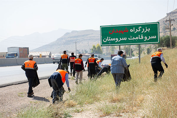 ببینید | هدیه راهداران فارس به طبیعت در آستانه هفته
شیراز/پاکسازی ورودی‌های شیراز