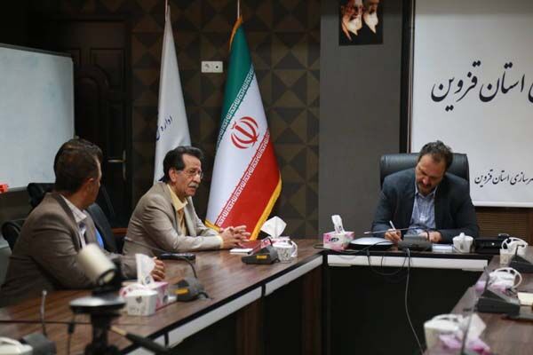 دیدار اعضای انجمن پیمانکاران استان قزوین با مدیرکل راه و
شهرسازی استان