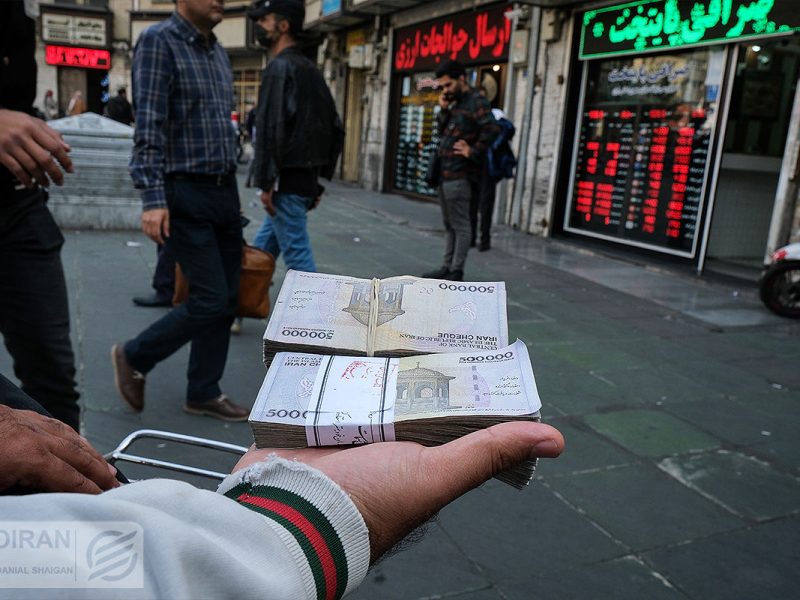 معامله گران بازار سهام و ارز دست به عصا شدند