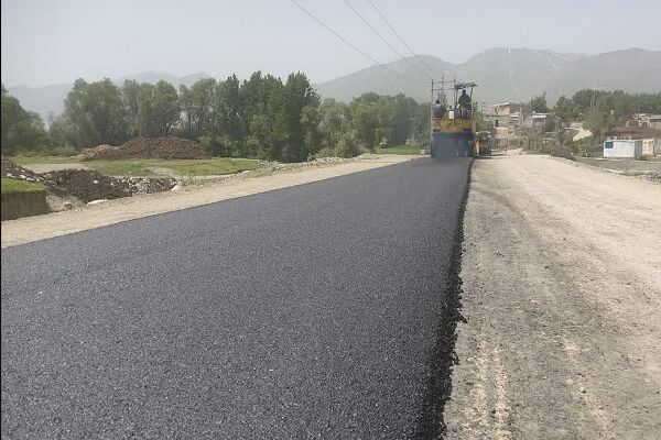 آغاز عملیات آسفالت در محورهای روستایی «کوزه‌گران» و
«خلیفان»