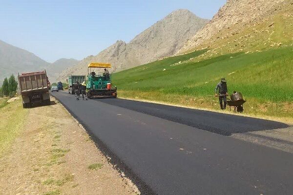 اجرای بیش از ۳۷ کیلومتر روکش آسفالت راه‌های فرعی و روستایی
در لرستان