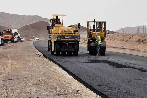اجرای روکش آسفالت در محور دیهوک – طبس