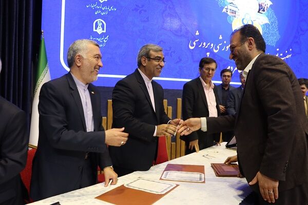 ببینید | تقدیر از مدیرکل راه و شهرسازی استان خراسان رضوی در
جشنواره خیرین مدرسه‌ساز