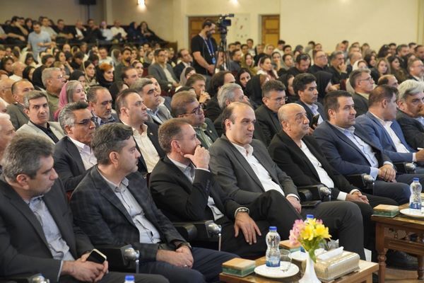 ببینید| حضور معاونین مسکن، ساختمان، معماری و شهرسازی استان
اصفهان در آیین بزرگداشت روز معمار