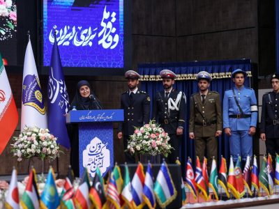 ببینید | حضور وزیر راه و شهرسازی در همایش صدسالگی
آیین‌نامه راهنمایی و رانندگی ایران