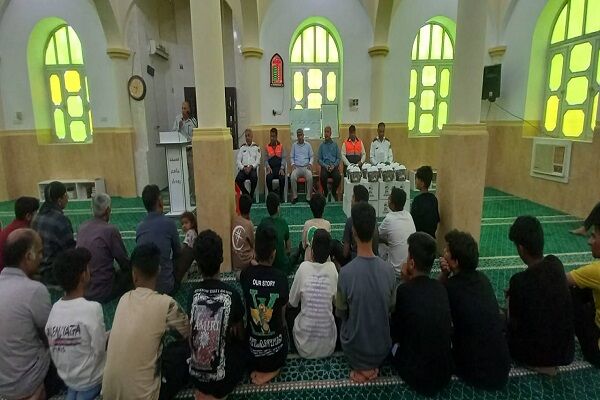برگزاری دوره آموزشی و توزیع کلاه ایمنی به موتورسواران بخش
رویدر بندر خمیر