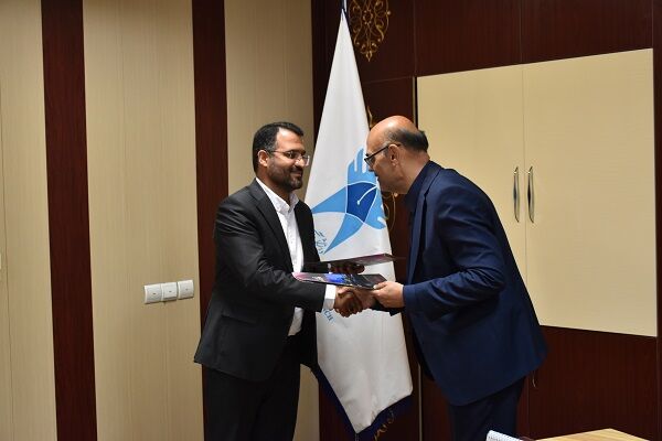 تفاهم نامه همکاری راه و شهرسازی استان سمنان و دانشگاه آزاد
اسلامی سمنان امضا شد