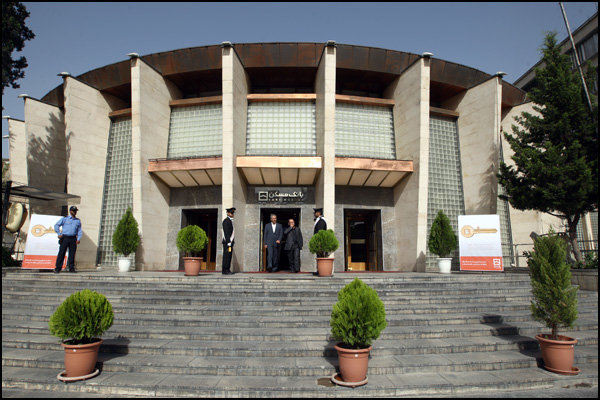 حدود ۱۲۶ همت تسهیلات نهضت ملی توسط بانک مسکن پرداخت
شد