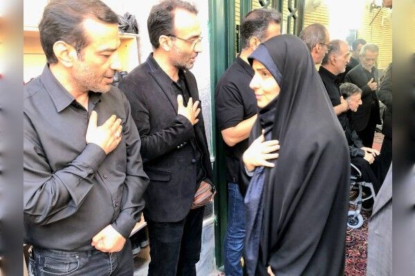 حضور وزیر راه و شهرسازی در مراسم درگذشت مادر سردار شهید جلال
شیرازی