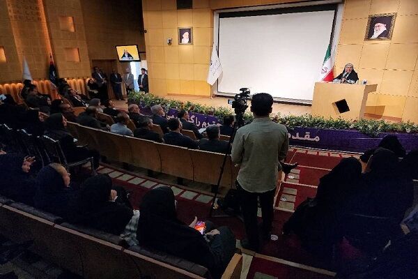 دیدار صمیمانه وزیر راه و شهرسازی با همکاران این
وزارتخانه