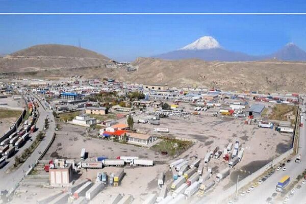 رشد ۲۰ درصدی تردد ناوگان باری در پایانه مرزی بازرگان؛ سومین
مرز ترانزیتی کشور