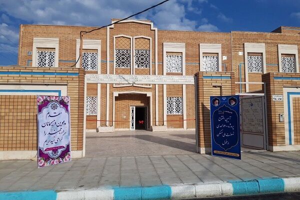 ساخت بیش از ۱۳ هزار واحد مسکونی در طرح نهضت ملی مسکن در
خوزستان/ ۴۲۰ واحد تحویل متقاضیان شد/آمادگی برای تحویل ۱۵۰۰ واحد
دیگر تا نیمه نخست سال