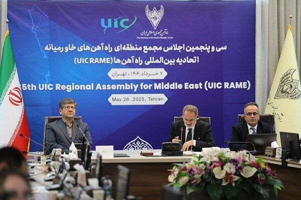 هدف‌گذاری برای حمل۵۴ میلیون تن بار با شبکه ریلی ایران تا
پایان امسال