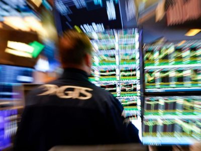 هراس بازارها از بحران مالی در آمریکا؛ طلا و بیت‌کوین در مسیر رکوردهای جدید؟