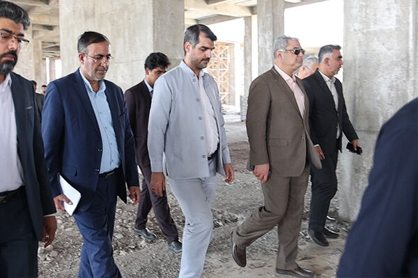 پیگیری مشکلات راه و مسکن جنوب کرمان در سطح ملی کلید
خورد