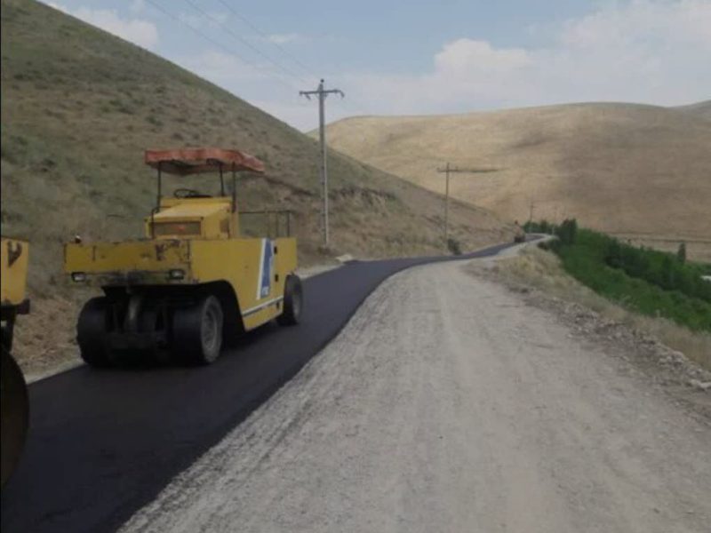 آغاز عملیات بهسازی راه روستایی چلگان-علی‌آباد معینی