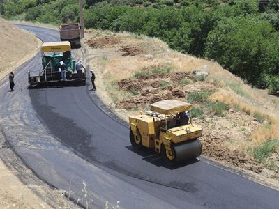 آغاز عملیات بهسازی و روکش آسفالت محور شمس‌آباد – خیرآباد با
اعتبار ۷ میلیارد تومان