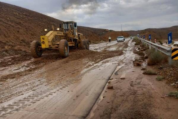 بارش باران و وقوع سیلاب در محورهای خراسان جنوبی