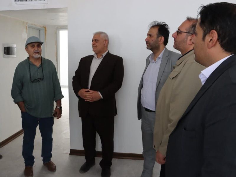 بازدید معاون فنی سازمان ملی زمین و مسکن از سایت‌های نهضت ملی
مسکن تایباد و امضای تفاهم‌نامه تأمین قیر معابر