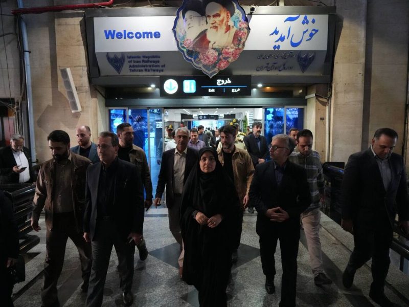 بازدید وزیر راه و شهرسازی از ایستگاه راه‌آهن تهران/ تعداد
رام‌ها و واگن‌های قطار برای پاسخ به مطالبات مردم افزایش
می‌یابد