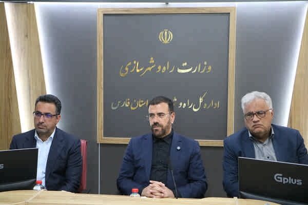 ببینید| بازدید استاندار فارس از بخش‌های مختلف اداره کل راه و
شهرسازی