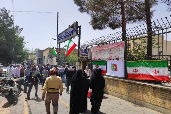ببینید | برپایی ایستگاه پذیرایی از راهپیمایان جمعه خشم و نصر
توسط اداره‌کل راهداری و حمل‌ونقل جاده‌ای استان اصفهان