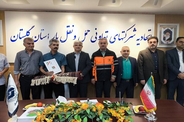 ببینید| تقدیر از رانندگان باری حماسه ساز گلستان با حضور
معاون استاندار