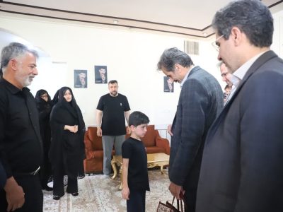 ببینید | دیدار مدیرکل راهداری استان اصفهان با خانواده‌های
رانندگان جان‌باخته ناوگان حمل‌ونقل کالای استان در حادثه بندر شهید
رجایی