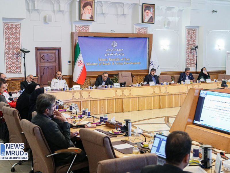 ببینید ‌| نشست ۱۴۰ کمیسیون ایمنی راه‌ها در وزارت راه و
شهرسازی