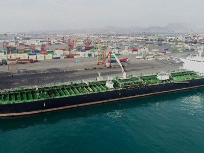 تداوم ورود کشتی‌های حامل کالای اساسی به بندر شهید رجایی/
پهلودهی ششمین کشتی حامل روغن طی سال جاری