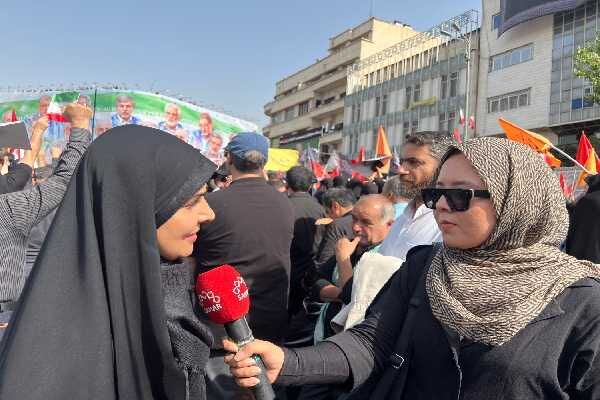 حضور مردم در آیین تشییع شهدای اقتدار ملی بیانگر عشق به
انقلاب اسلامی است