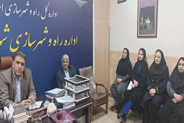 مدیرکل راه و شهرسازی خوزستان پای درددل کارکنان در دزفول
نشست