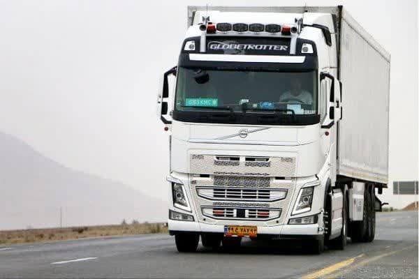 ویدئو| مستندی از تردد روان و پررنگ رانندگان و کامیون داران
استان مرکزی در محورهای مواصلاتی استان برای جابه‌جایی کالا