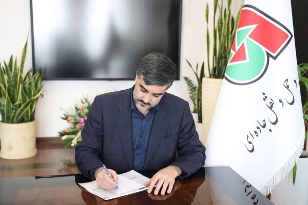 پیام تقدیر رئیس سازمان راهداری وحمل ونقل جاده‌ای از رانندگان
غیور و تلاشگران خدوم حوزه حمل و نقل کالا و مسافر