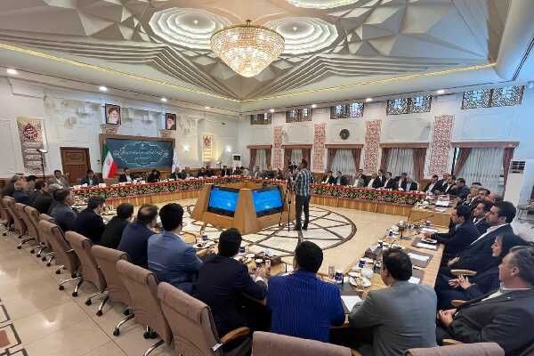 احکام اعضای شورای مرکزی نظام مهندسی ساختمان توسط وزیر راه و
شهرسازی اهدا شد