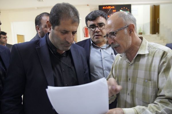 ببینید | دیدار چهره‌به‌چهره مدیرکل و معاونین اداره کل راه و
شهرسازی استان اصفهان با مردم شهرستان‌های فریدونشهر و چادگان