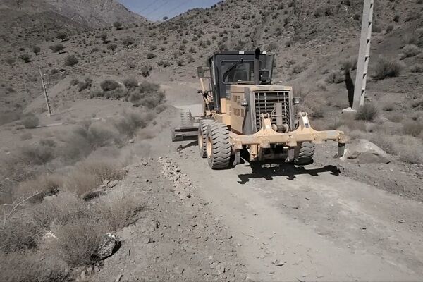 پایان ۱۲۰ کیلومتر تیغ زنی راه‌های روستایی در زرند
کرمان