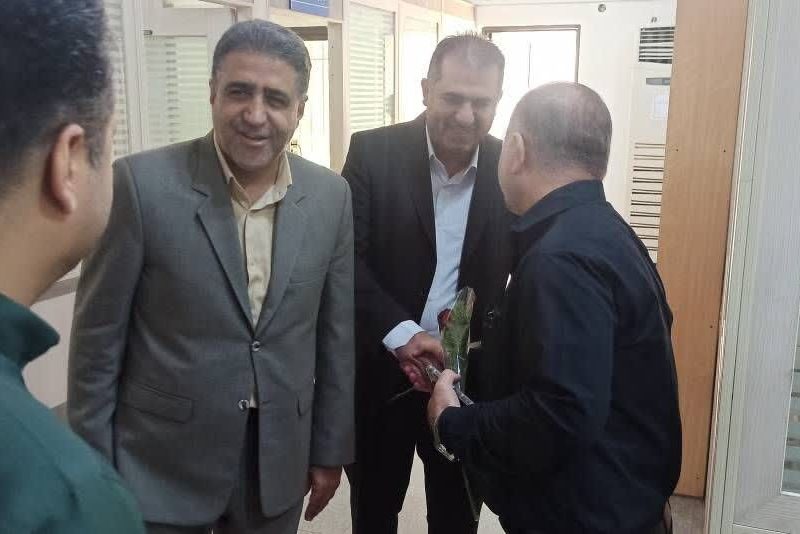 ببینید| تقدیر مدیرکل راه و شهرسازی خوزستان از تلاش‌های
خبرنگاران و کارکنان خبرگزاری صدا و سیمای استان