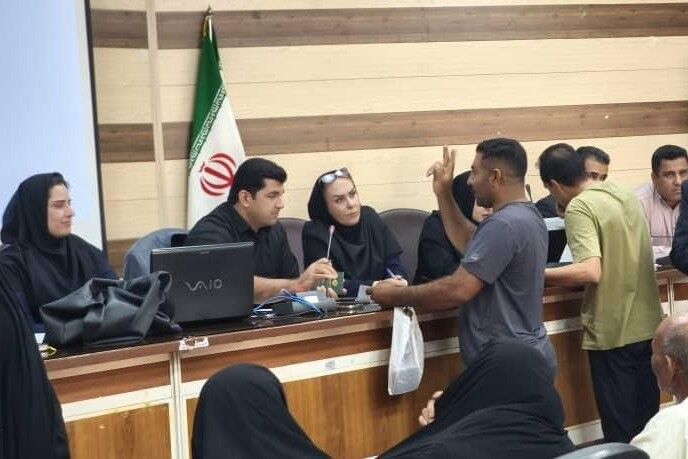 برپایی میز خدمت وزارت راه و شهرسازی هم‌زمان با سفر وزیر به
استان کرمان